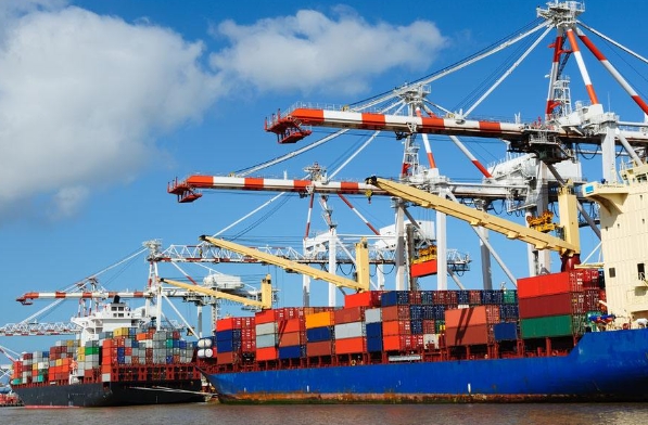 青島貨代如同一條隱形的藍色紐帶，緊密連接著世界各地的經(jīng)濟脈搏