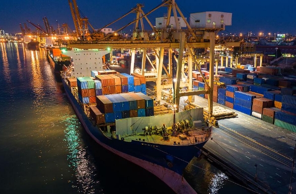 青島貨代成為了連接海陸、促進(jìn)全球貿(mào)易往來(lái)的重要橋梁