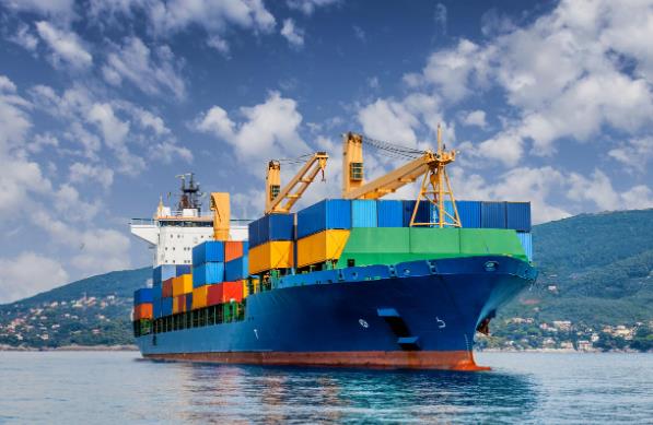 深圳國際貨運業的迅猛發展，歸因于深圳優越的位置和完善的物流網絡