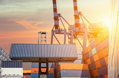 深圳貨運公司正以科技為翼，綠色為舵，在物流行業的藍海中破浪前行